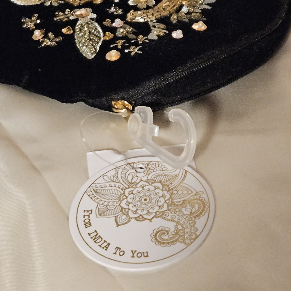 Floral Embroidered Black Velvet Pouch Monogram C - Picture 5 of 7
